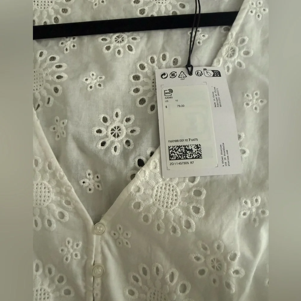 White Eyelet V-Neck Peplum Top NWT - Picture 7 of 7